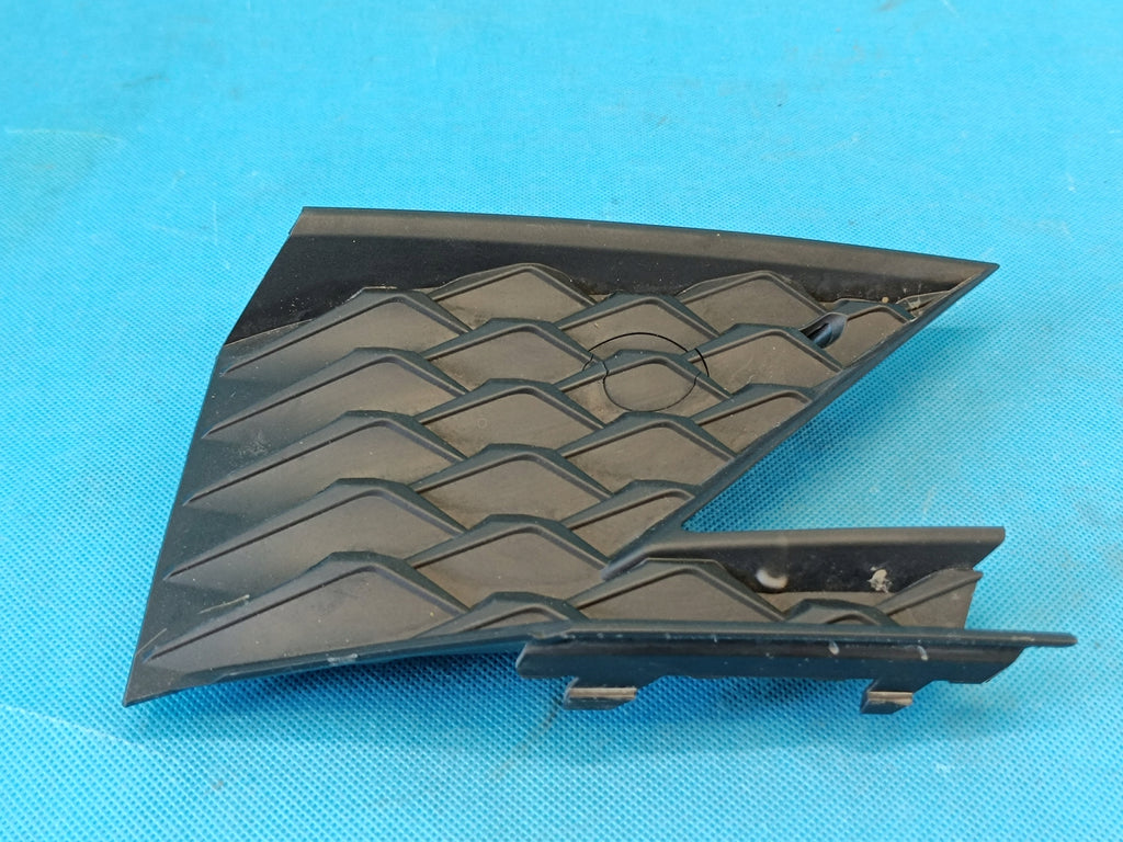 SKODA SCALA LIFT 2024 R BUMPER GRILLE RIGHT FRONT 657853666 657807682B