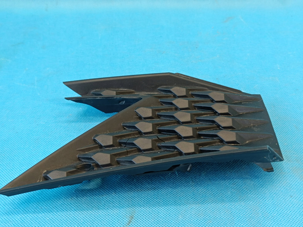 SKODA SCALA LIFT 2024 R BUMPER GRILLE RIGHT FRONT 657853666 657807682B