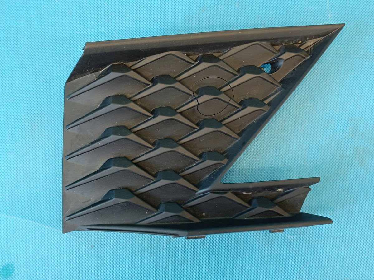 SKODA SCALA LIFT 2024 R BUMPER GRILLE RIGHT FRONT 657853666 657807682B
