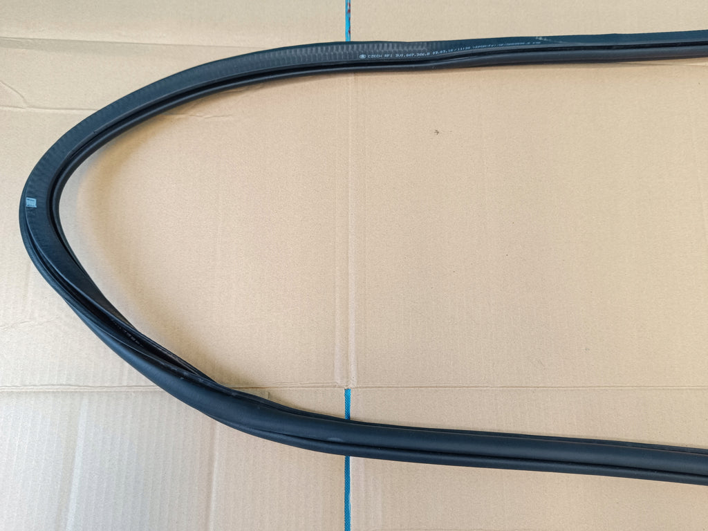SKODA SUPERB 3 COMBI 2.0TFSI 206KW 4X4 18R GASKET RIGHT FRONT 3V0867366B