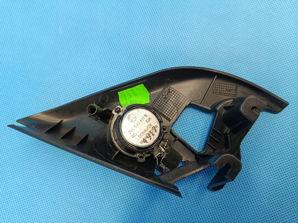 SKODA SUPERB 3 COMBI 2.0TFSI 206KW 4X4 18R SPEAKER DOOR COVER RIGHT FRONT