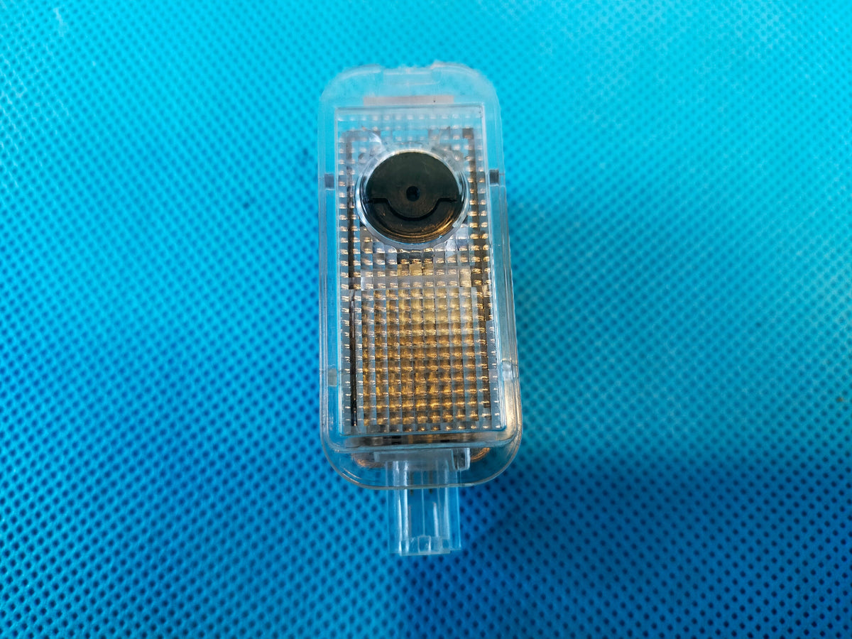 SKODA SUPERB 3 III FL 2.0 FSI 200KW 2020 R LED DOOR PROJECTOR RIGHT FRONT