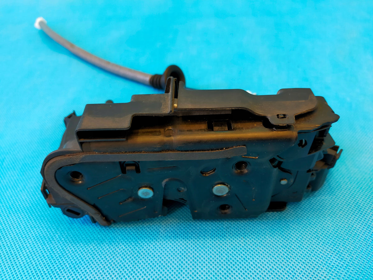 SKODA SUPERB 3 III FL 2.0FSI 200KW 2020R DOOR LOCK RIGHT FRONT 5TB837016B