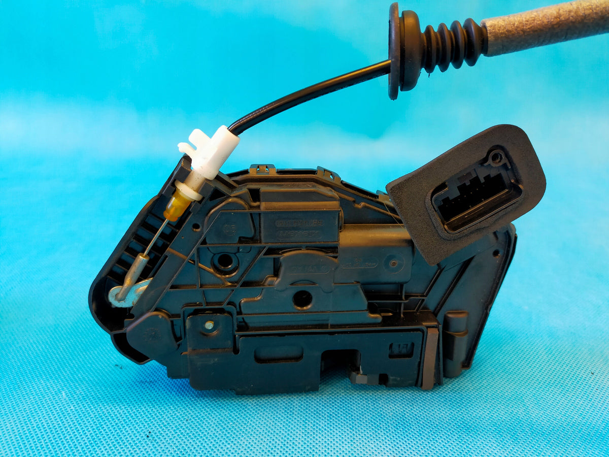 SKODA SUPERB 3 III FL 2.0FSI 200KW 2020R DOOR LOCK RIGHT FRONT 5TB837016B