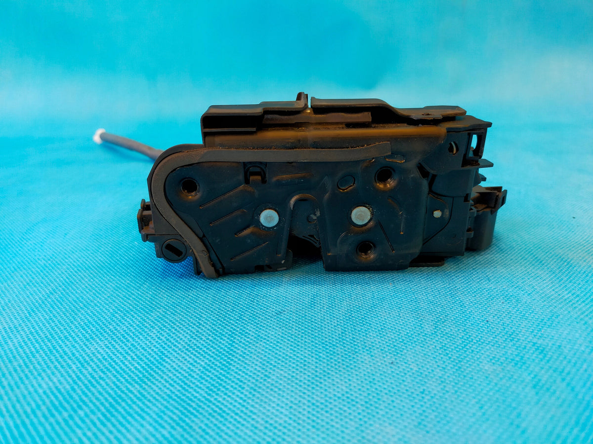 SKODA SUPERB 3 III FL 2.0FSI 200KW 2020R DOOR LOCK RIGHT FRONT 5TB837016B