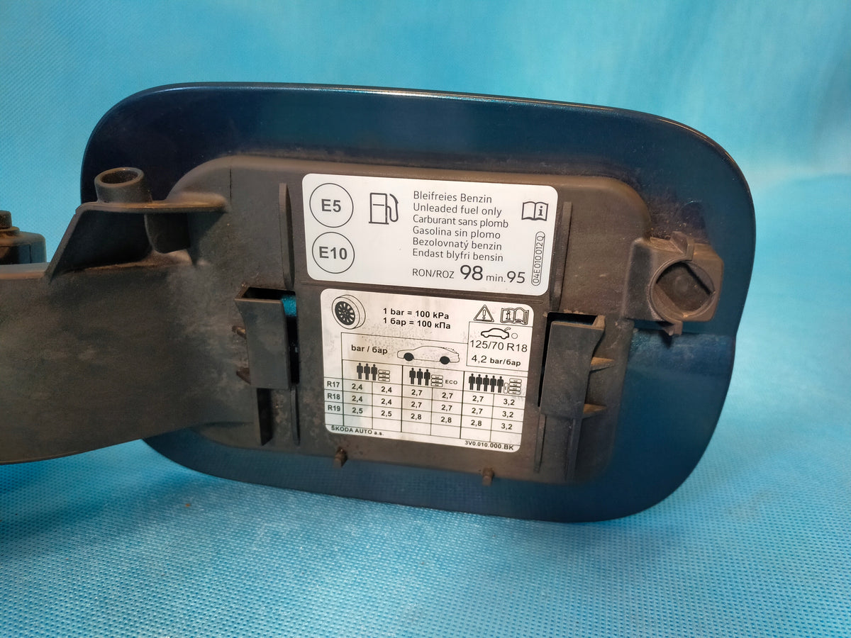 SKODA SUPERB 3 III FL 2.0FSI 200KW 2020R FUEL FILLER FLAP LW5Q 3V9809909