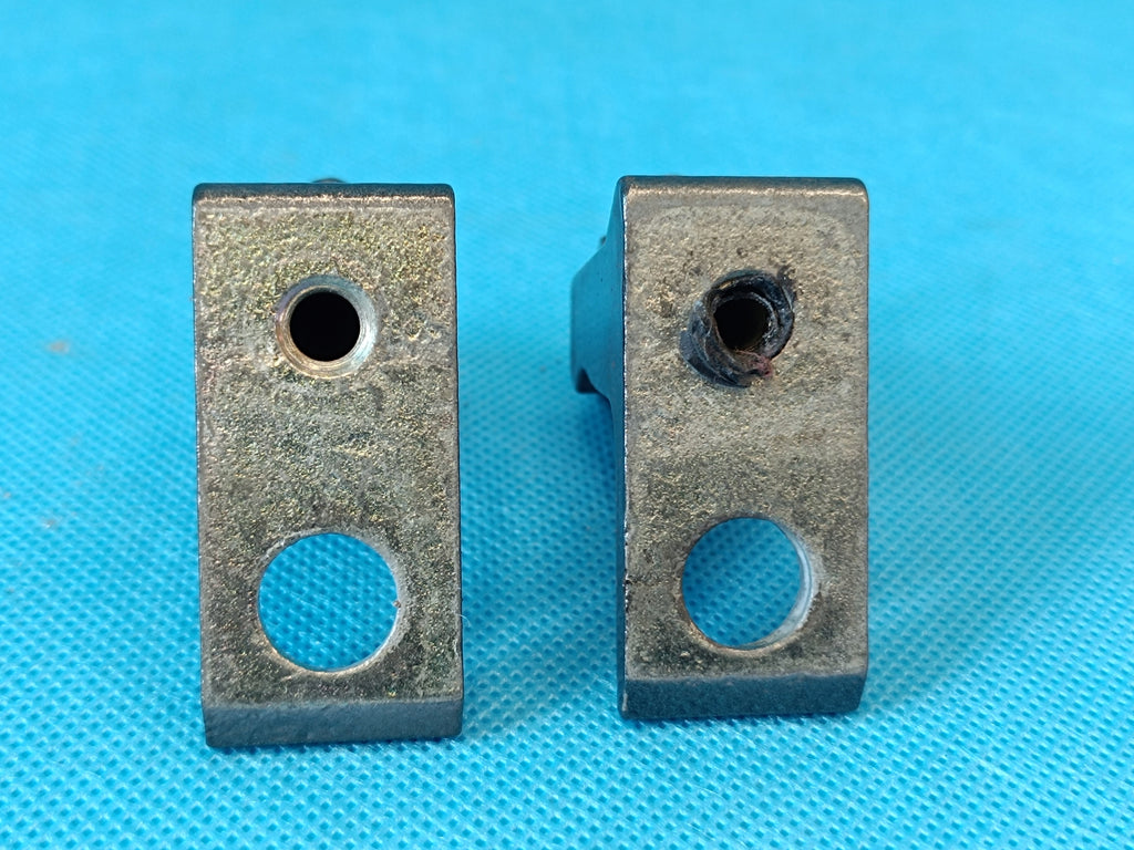 SKODA SUPERB 3 LIFT 2.0 TDI 110KW 2023 R DOOR HINGES RIGHT REAR 8X0831404B
