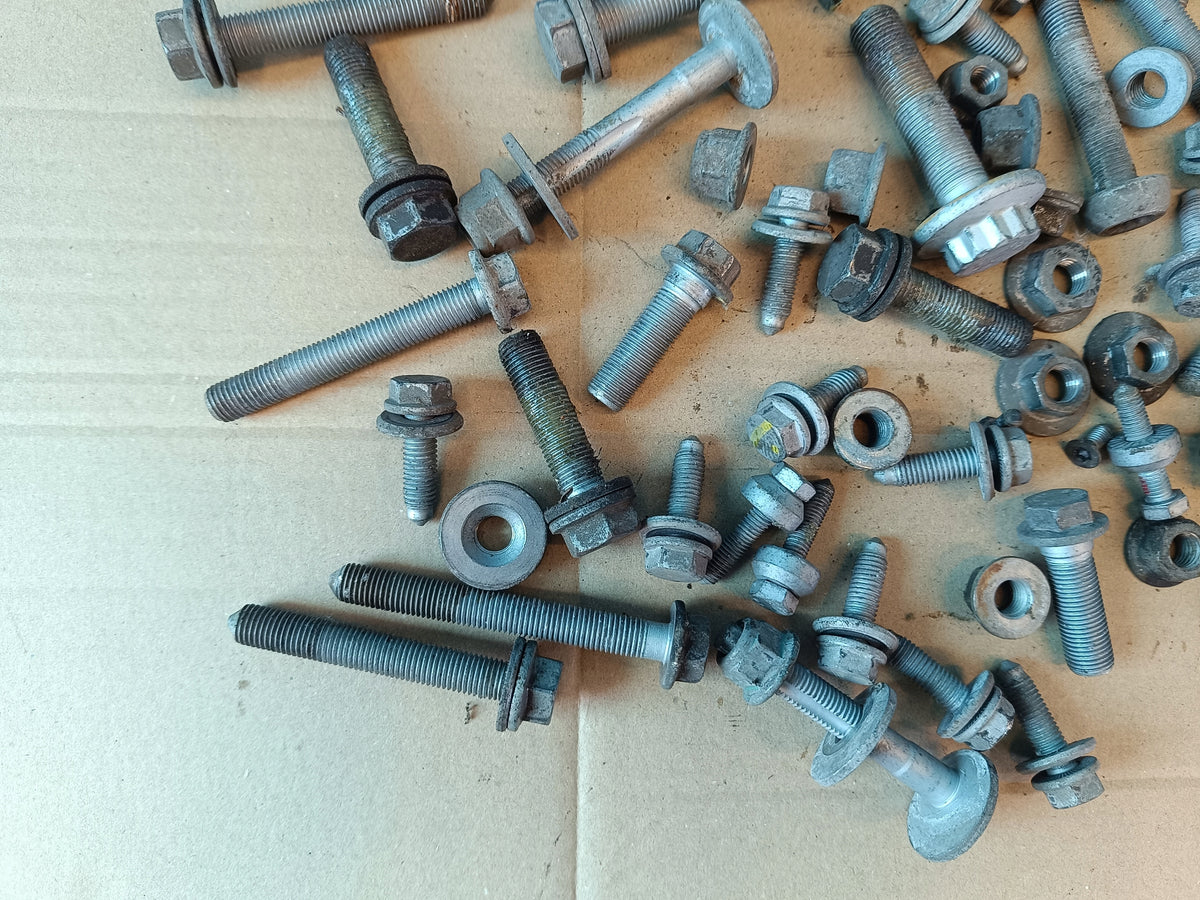 SKODA SUPERB 3 LIFT 2.0 TDI 110KW 2023 R SUSPENSION SCREWS 4,90kg