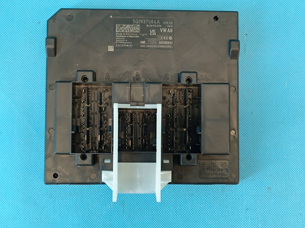 SKODA SUPERB 3 LIFT 2.0 TDI 110KW 2023R COMFORT CONTROLLER MODULE 5Q1937084A