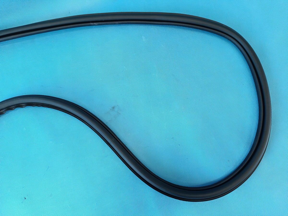 SKODA SUPERB 3 LIFT 2.0TDI 110KW 2023R DOOR SEAL RIGHT REAR 3V9867368B