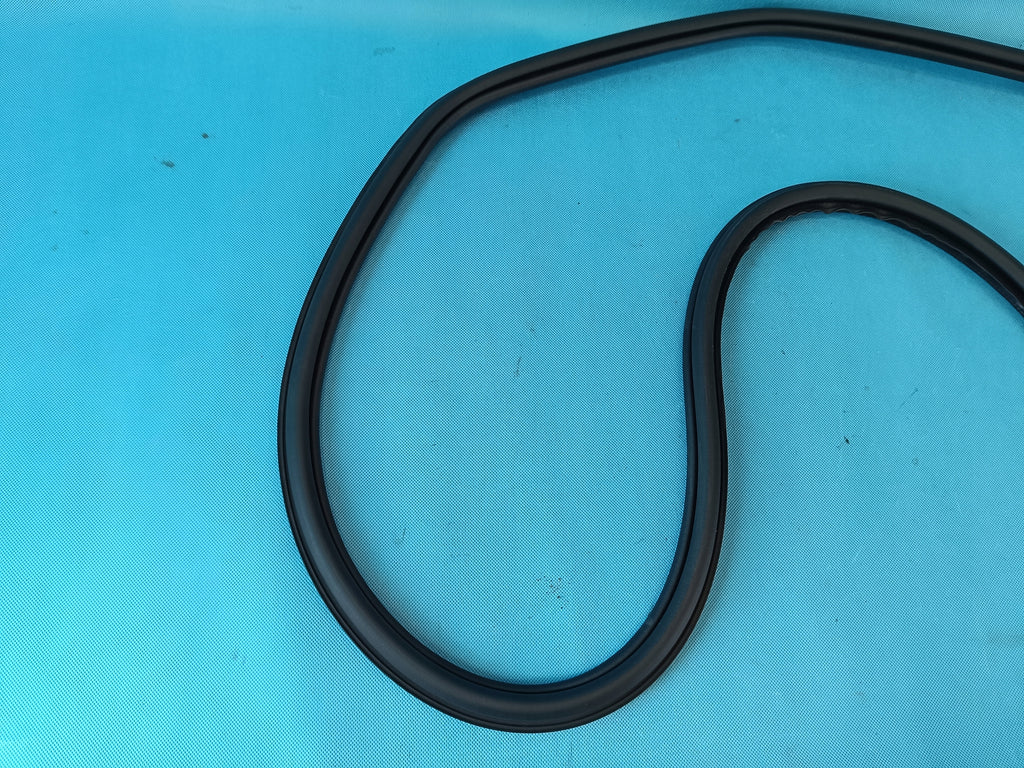 SKODA SUPERB 3 LIFT 2.0TDI 110KW 2023R DOOR SEAL RIGHT REAR 3V9867368B