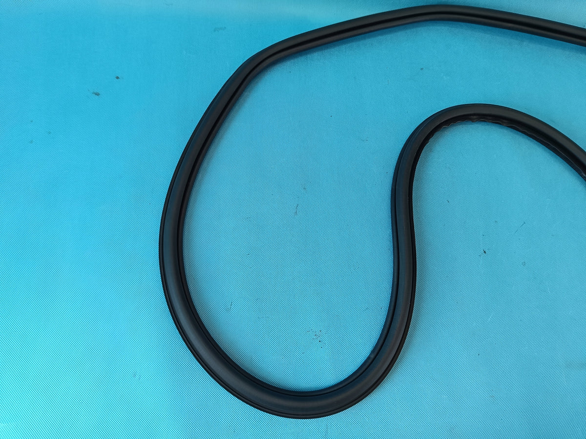 SKODA SUPERB 3 LIFT 2.0TDI 110KW 2023R DOOR SEAL RIGHT REAR 3V9867368B