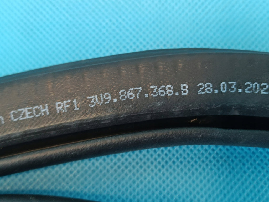 SKODA SUPERB 3 LIFT 2.0TDI 110KW 2023R DOOR SEAL RIGHT REAR 3V9867368B