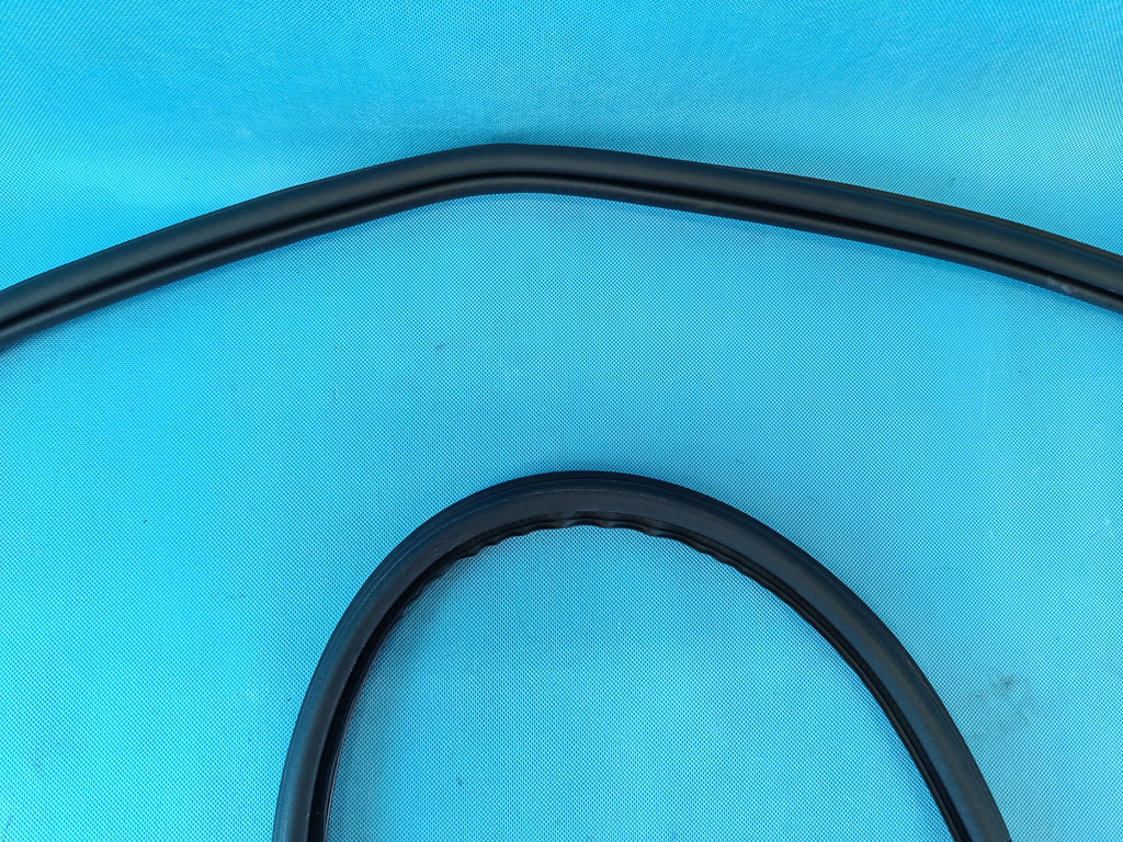 SKODA SUPERB 3 LIFT 2.0TDI 110KW 2023R DOOR SEAL RIGHT REAR 3V9867368B