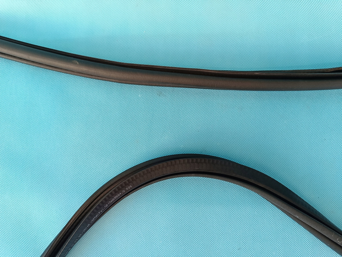 SKODA SUPERB 3 STATION WAGON 2.0 TDI 140KW 18R DOOR SEAL RIGHT REAR 3V9867368B