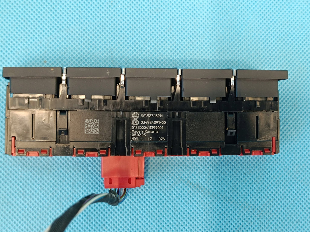SKODA SUPERB 3 STATION WAGON 2.0 TDI 2023R SWITCH PANEL PDC FLAP 3V1927132M