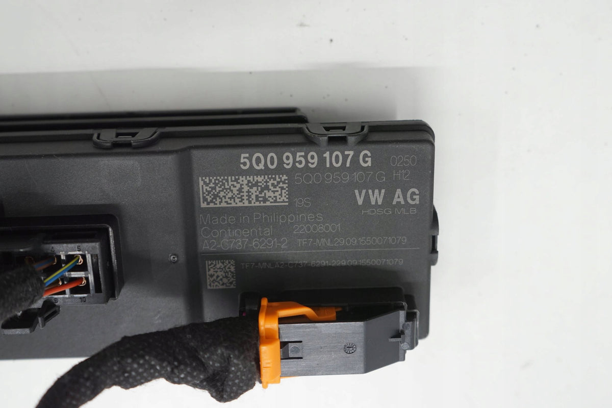 SKODA SUPERB III 15R STATION WAGON TAILGATE MODULE 5Q0959107G