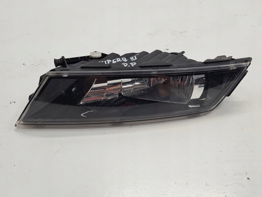 SKODA SUPERB III HALOGEN BUMPER RIGHT FRONT 3V0941700