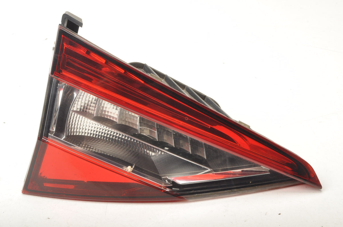SKODA SUPERB III LAMP LEFT REAR IN FLAP STATION WAGON 3V9945307B
