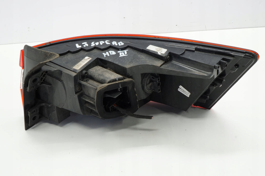 SKODA SUPERB III SEDAN 16R LAMP LEFT REAR 3V5945207A