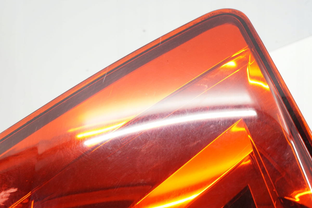 SKODA SUPERB III SEDAN 16R LAMP LEFT REAR 3V5945207A