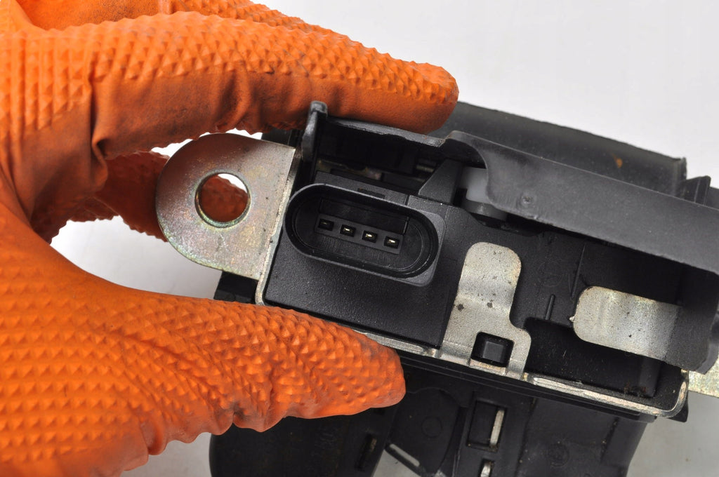 SKODA YETI TAILGATE LOCK 5L6827505C
