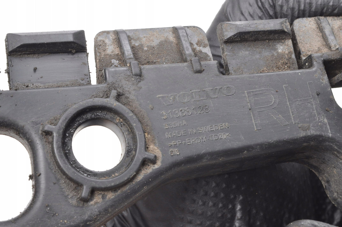 SLIDE THRESHOLD MOUNT RIGHT VOLVO S90 II V90 31386128