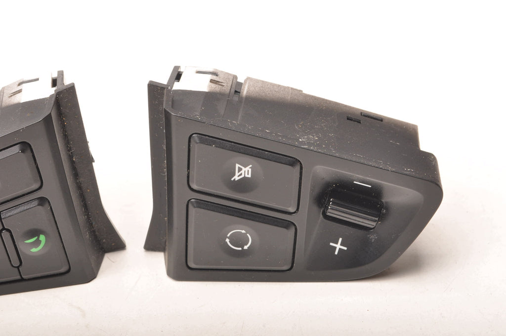 STEERING WHEEL BUTTONS HYUNDAI I20 96700-1J050 96700-1J000 SET
