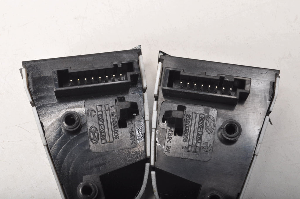 STEERING WHEEL BUTTONS HYUNDAI I20 96700-1J050 96700-1J000 SET