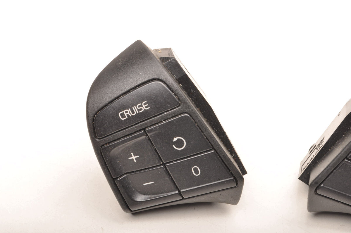 STEERING WHEEL BUTTONS VOLVO C30 31313951 31313949 SET