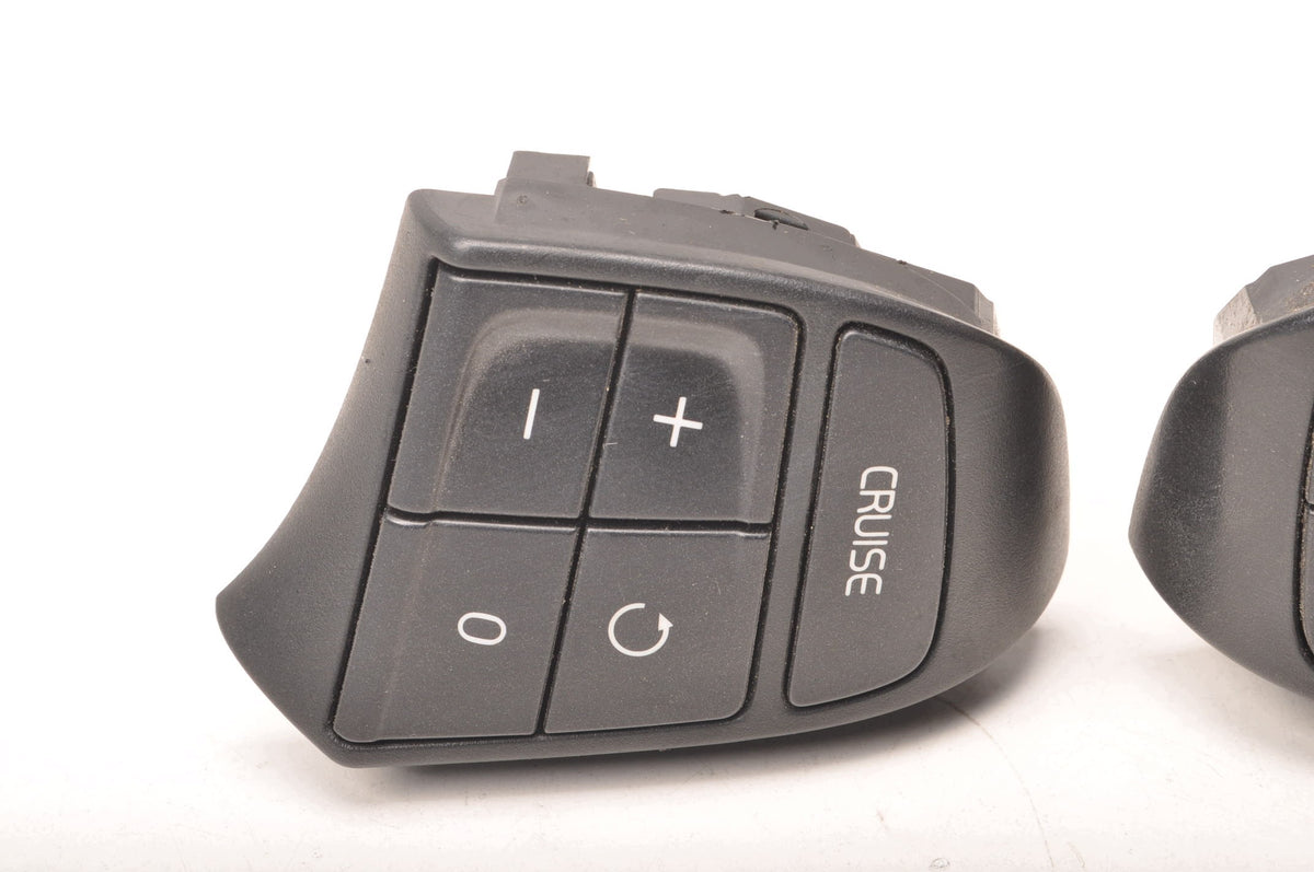 STEERING WHEEL BUTTONS VOLVO C30 S40 II V50 C70 31313949 31313951 SET