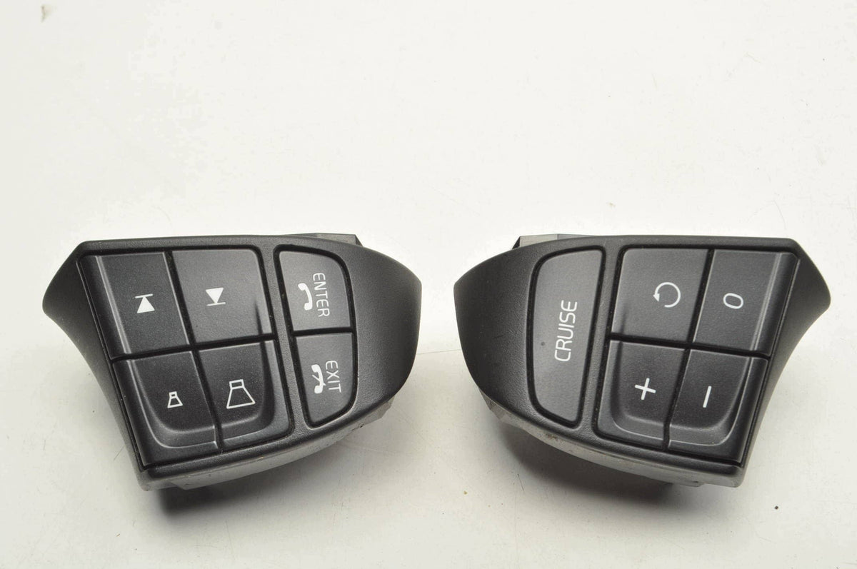 STEERING WHEEL BUTTONS VOLVO S40 II V50 31313951 31313949 SET
