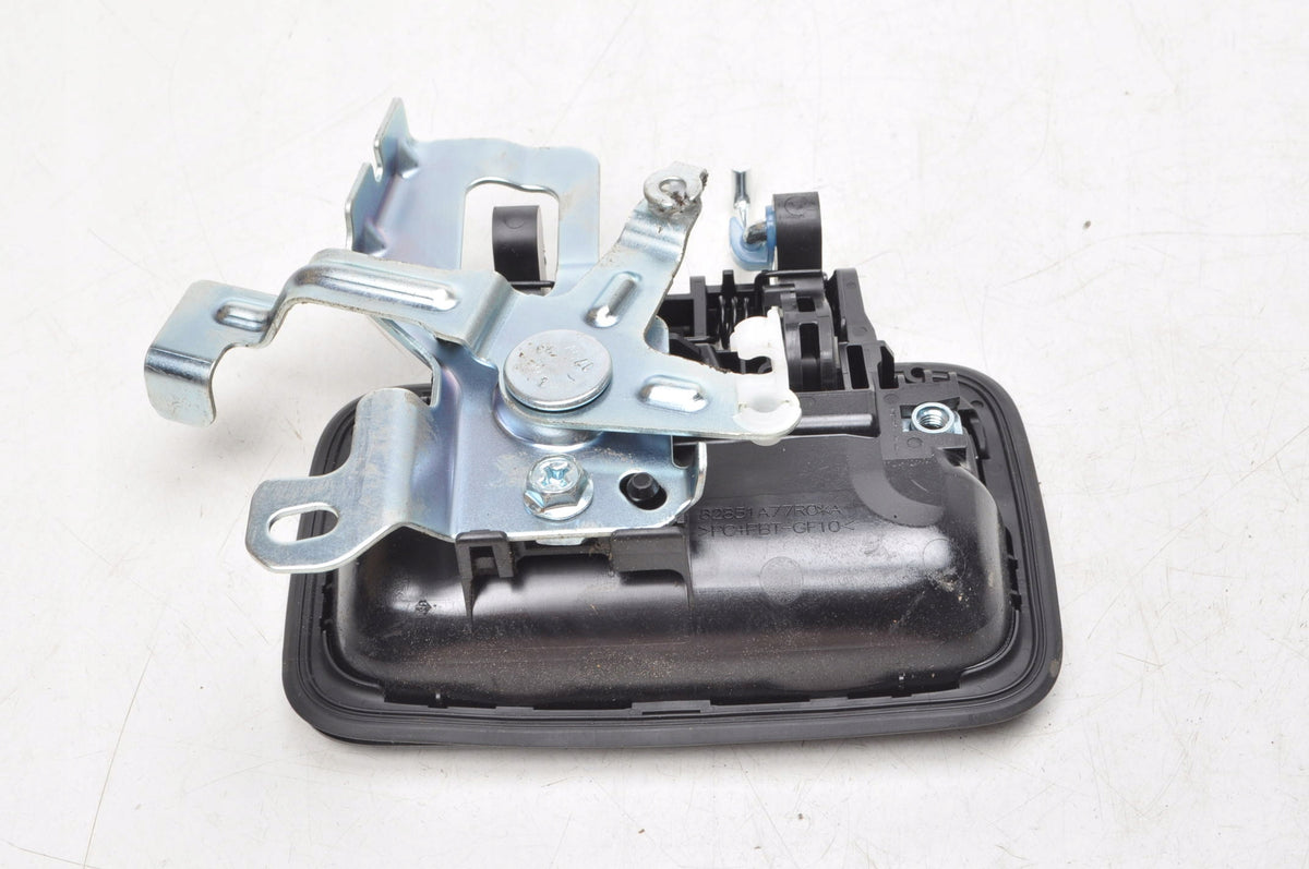 SUZUKI JIMNY IV FLAP HANDLE 82851A77R0