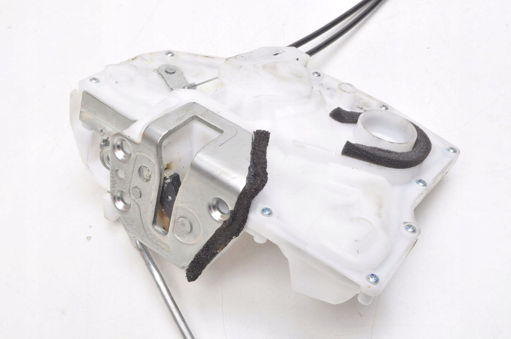 SUZUKI S-CROSS DOOR LOCK RIGHT FRONT 82201-61MB2