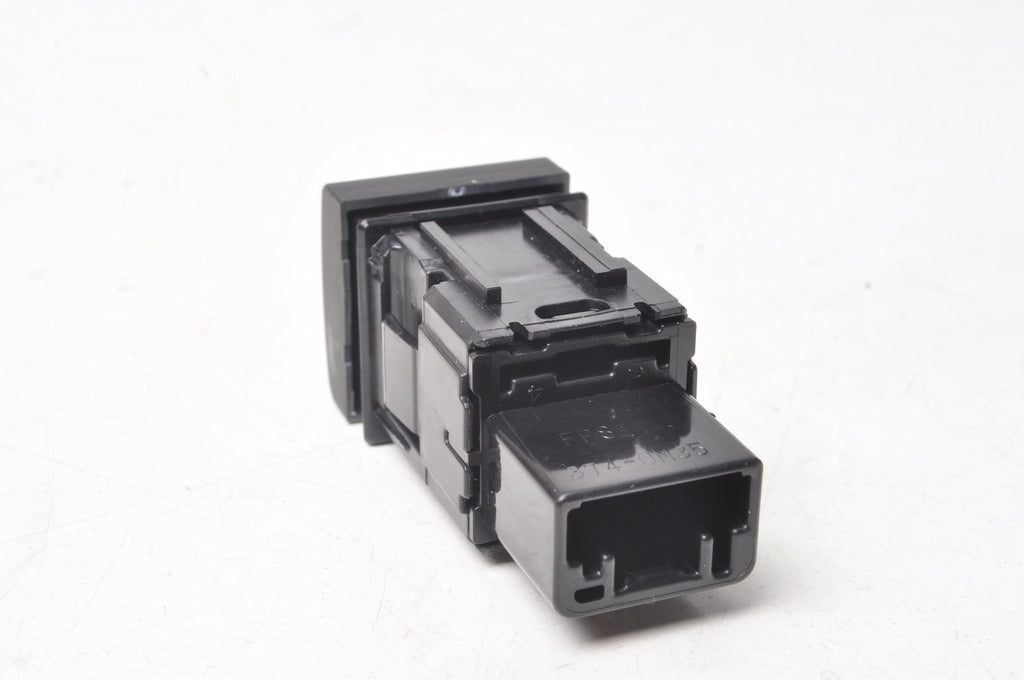 SUZUKI S-CROSS PANEL SWITCH 24R 374-0M35 FP8E