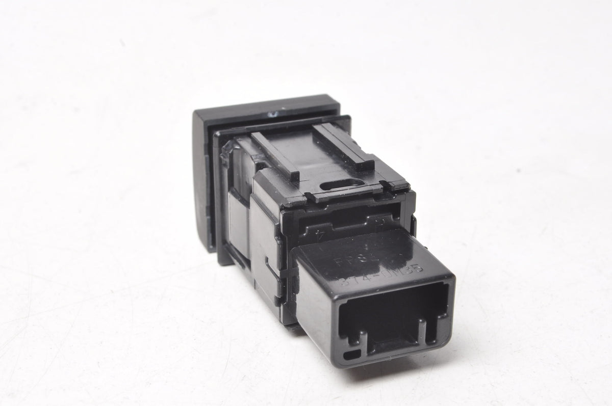 SUZUKI S-CROSS PANEL SWITCH 24R 374-0M35 FP8E