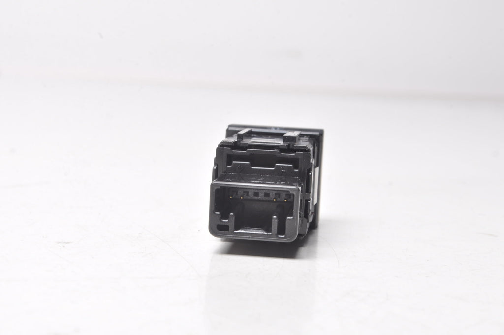 SUZUKI S-CROSS PANEL SWITCH 24R 374-0M35 FP8E