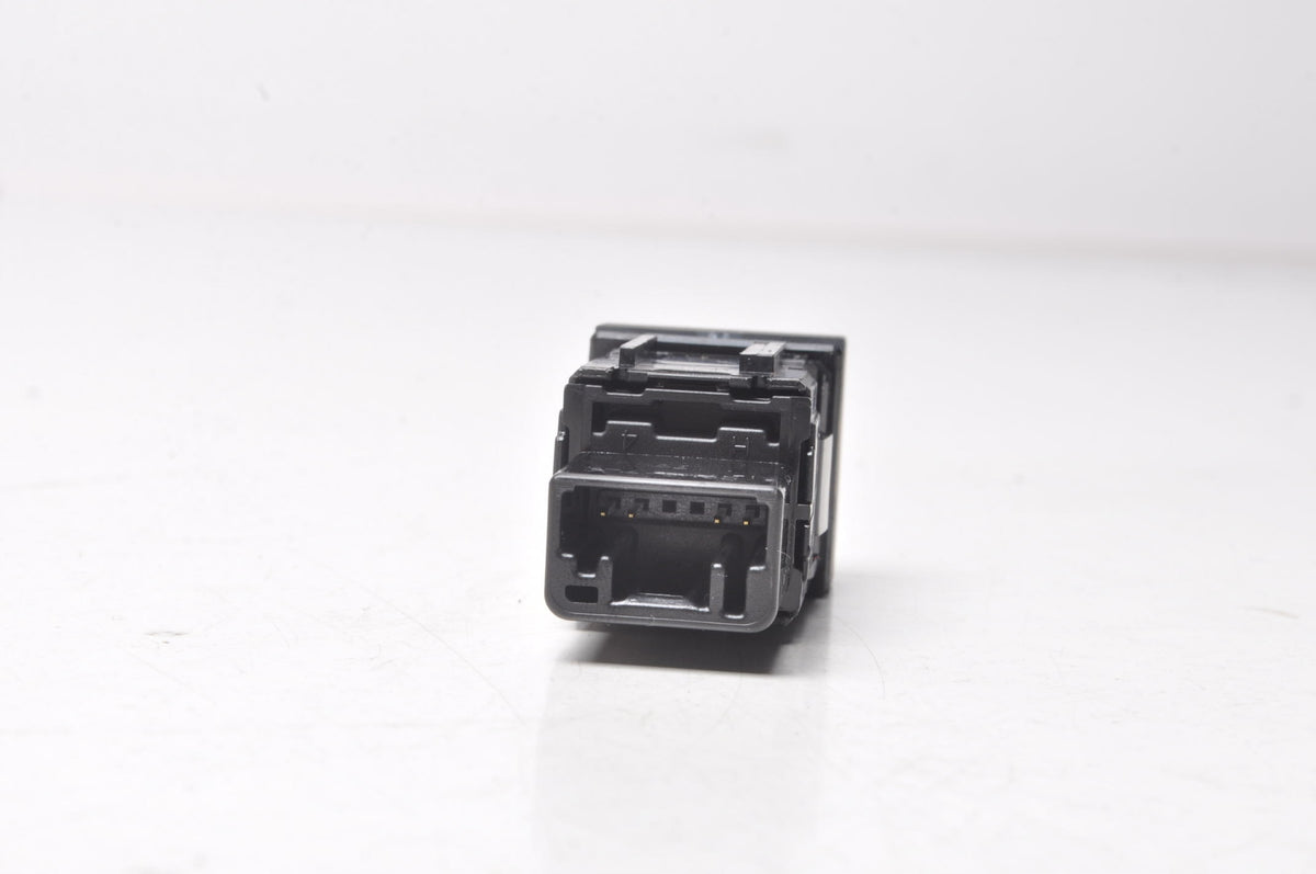 SUZUKI S-CROSS PANEL SWITCH 24R 374-0M35 FP8E