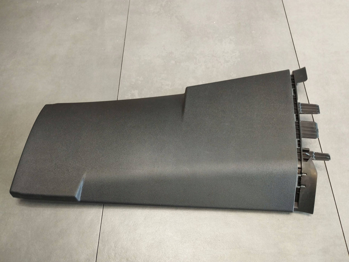 Seat Leon IV 2024 POST COVER LEFT 5FA867239