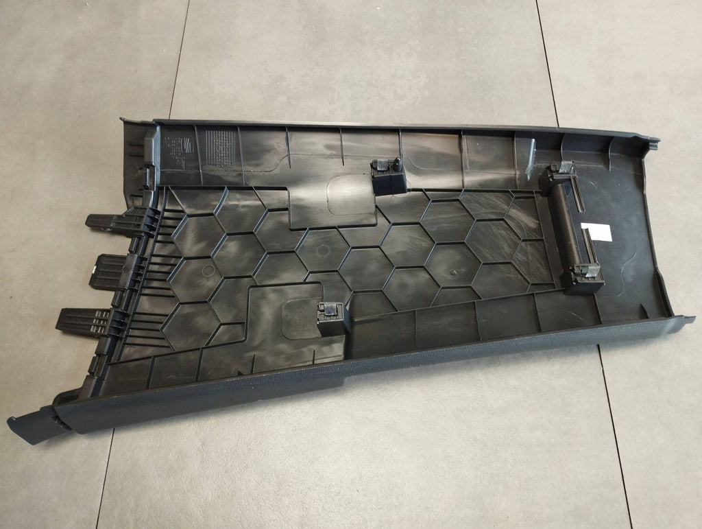 Seat Leon IV 2024 POST COVER RIGHT 5FA867240