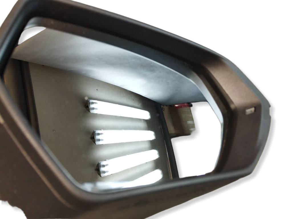 Seat Leon IV FR MIRROR RIGHT 13+2 PINS