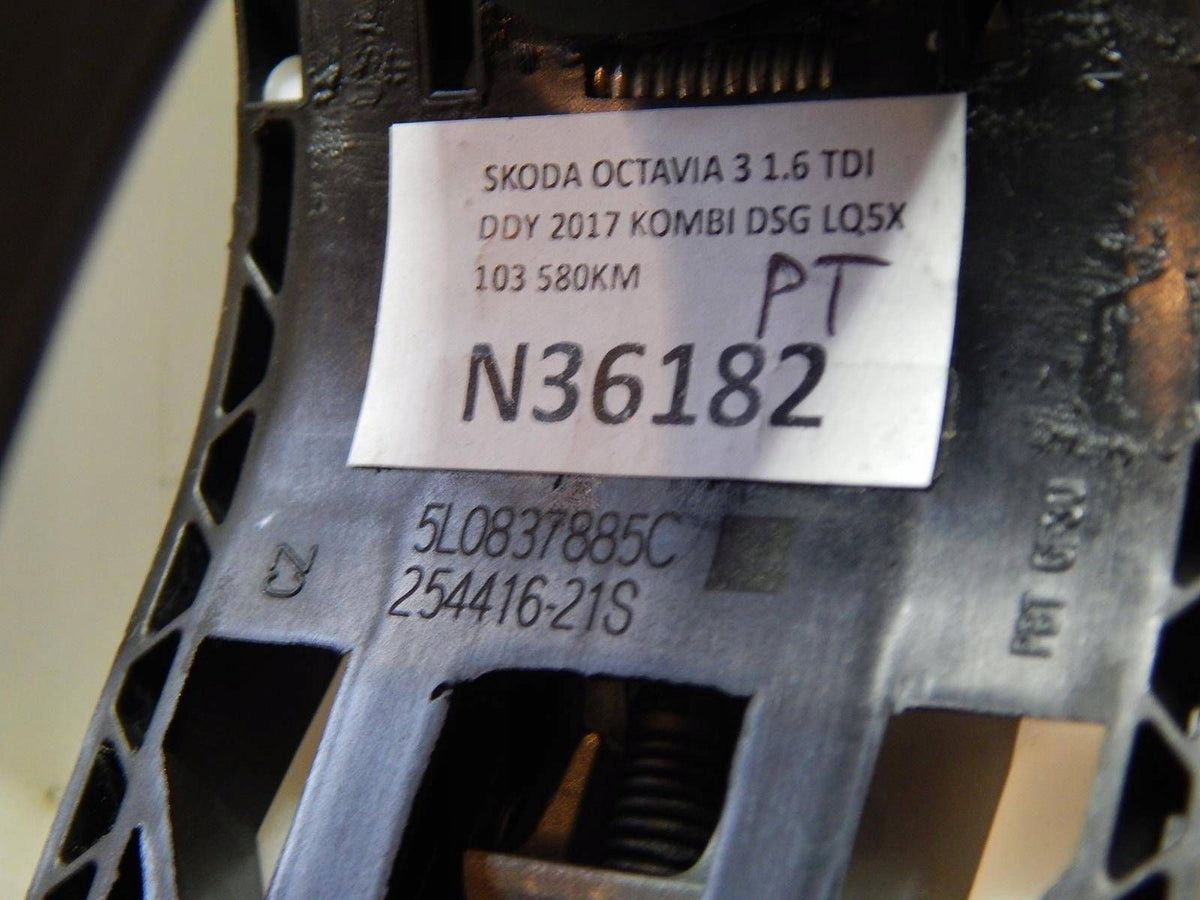 Skoda Octavia Mk3 DOOR HANDLE RIGHT REAR 5G0837206