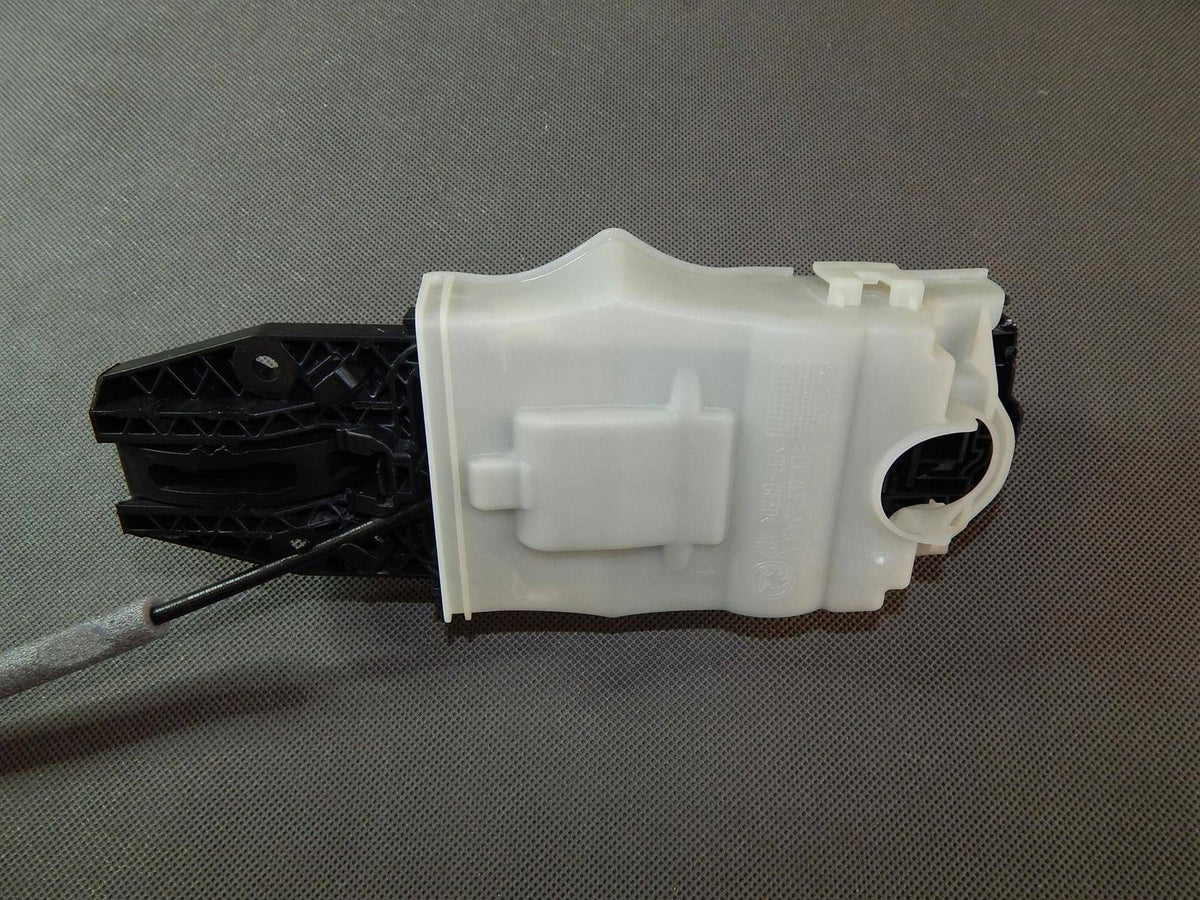 Skoda Octavia Mk3 DOOR HANDLE RIGHT REAR 5G0837206