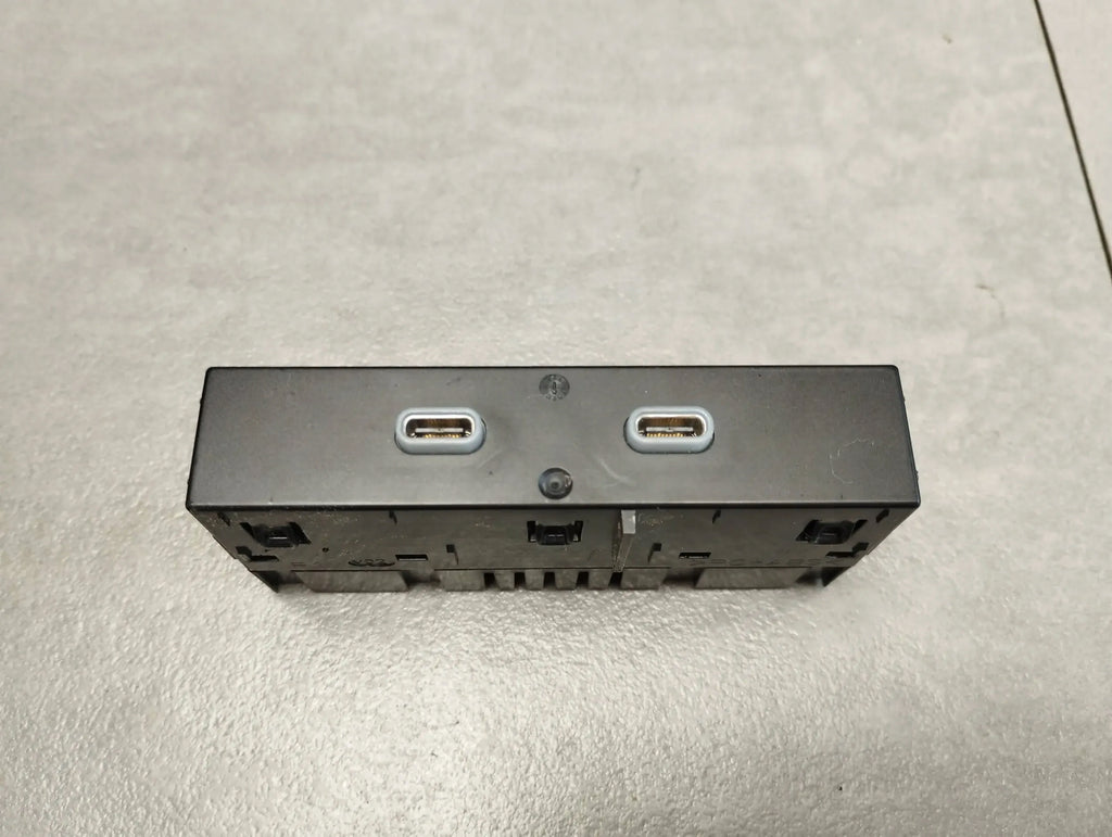 Skoda Octavia Mk4 USB 657035736A PORT SOCKET