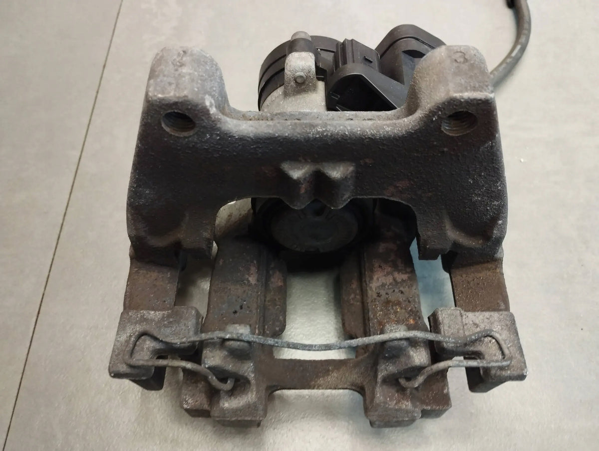 Skoda Superb 3V CLAMP RIGHT REAR 3Q0615406AC 4X4