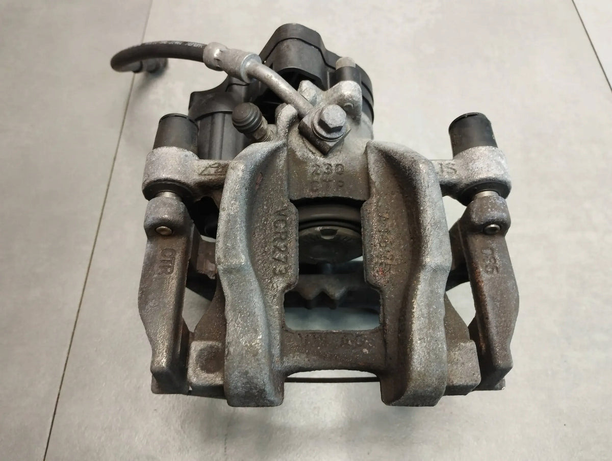 Skoda Superb 3V CLAMP RIGHT REAR 3Q0615406AC 4X4
