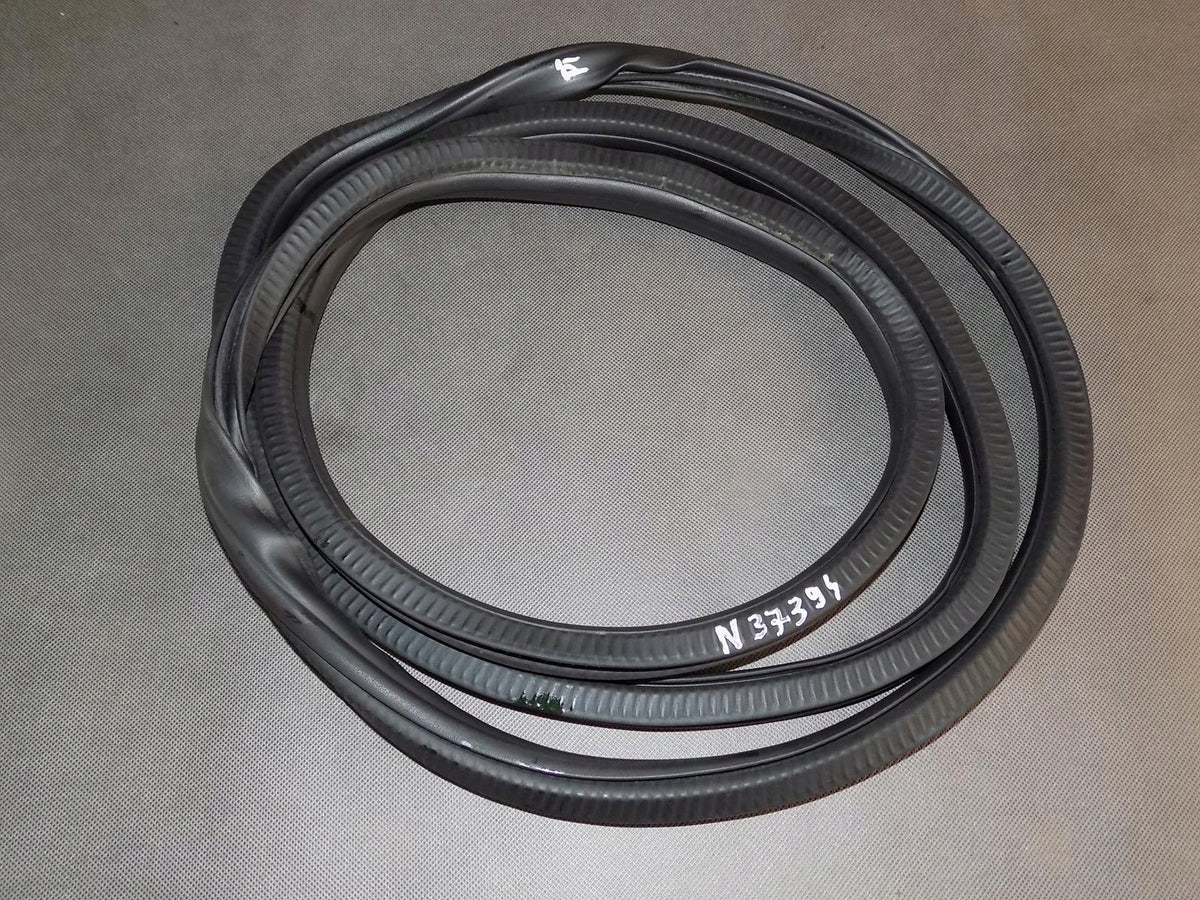 TOUAREG 7P DOOR SEAL REAR 7P0867367D