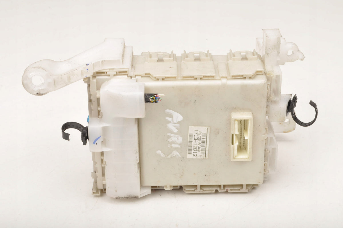 TOYOTA AURIS AND FUSE BOX 82730-02J40