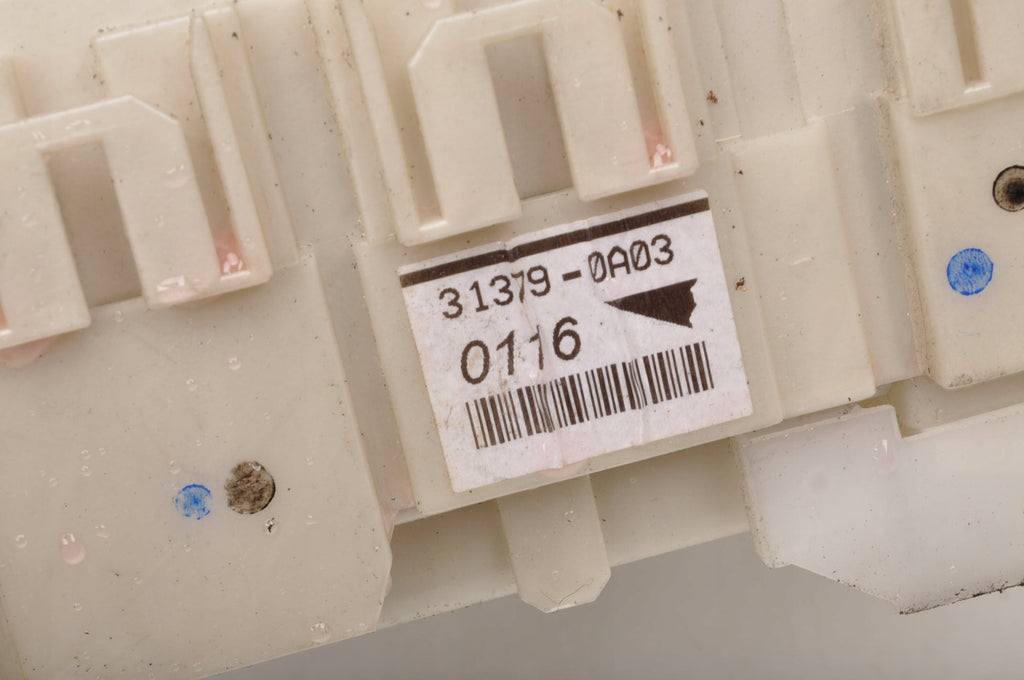 TOYOTA AURIS AND FUSE BOX 82730-02J40
