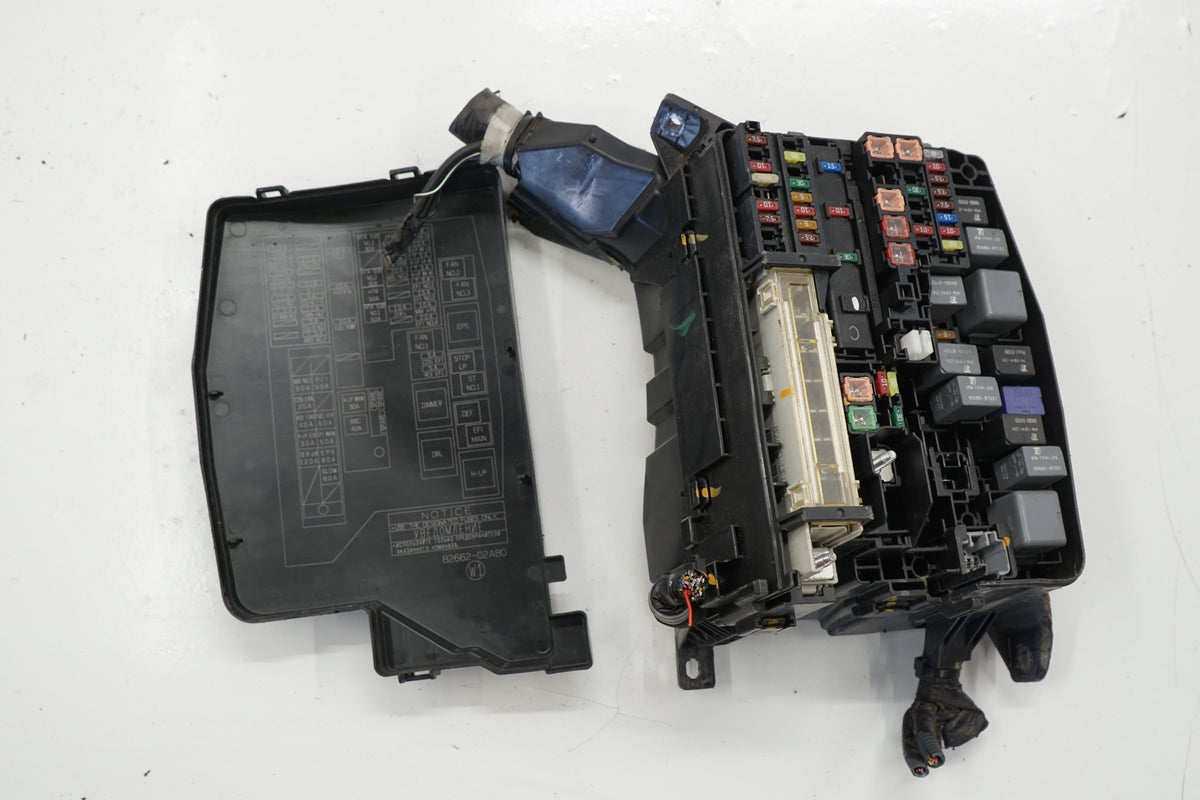 TOYOTA AURIS II E18 LIFT FUSE BOX 1.6D 82662-02A80